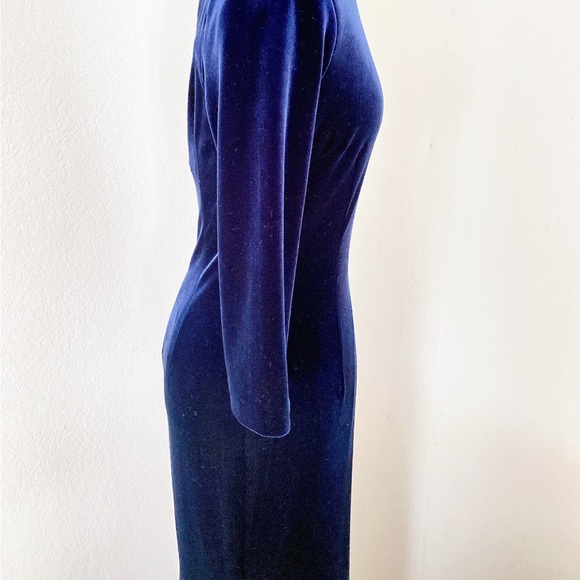 TERI JON RICKI FREEMAN FLOWER
BOW BLUE BODYCON VELVET GOWN SIZE 4 - Picture 7 of 7